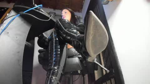 Snapshot of mistressanna_ chatting on 2, 7, 2026 Mistress Anna Alves online show from 2, 7, 2026