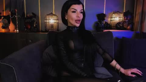 Elenia online show from 7, 3, 2025