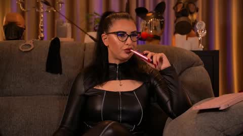 Mistress Kelly online show from 4, 10, 2025