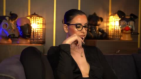 Snapshot of mistresskellykent chatting on 26, 4, 2026 Mistress Kelly online show from 26, 4, 2026
