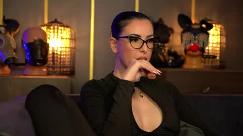 Snapshot of mistresskellykent chatting on 31, 5, 2026 Mistress Kelly online show from 31, 5, 2026