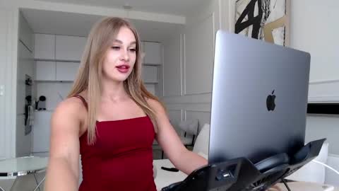 Snapshot of mistressuniverse chatting on 11, 5, 2026 mistressuniverse online show from 11, 5, 2026