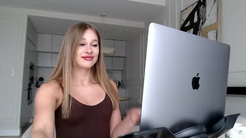 Snapshot of mistressuniverse chatting on 12, 5, 2026 mistressuniverse online show from 12, 5, 2026