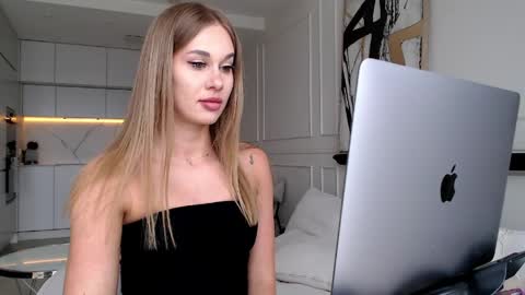 Snapshot of mistressuniverse chatting on 13, 5, 2026 mistressuniverse online show from 13, 5, 2026