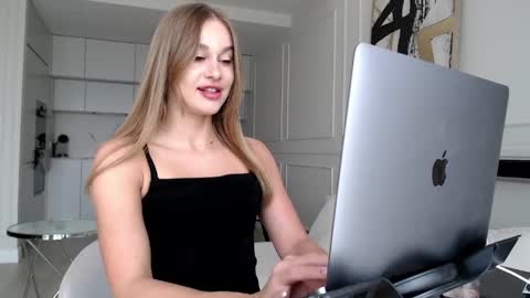 Snapshot of mistressuniverse chatting on 21, 5, 2026 mistressuniverse online show from 21, 5, 2026