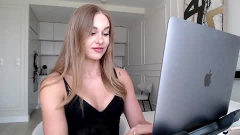 Snapshot of mistressuniverse chatting on 3, 6, 2026 mistressuniverse online show from 3, 6, 2026