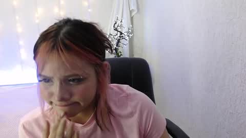 Snapshot of mixie_cute chatting on 1, 12, 2024 mixie_cute online show from 1, 12, 2024