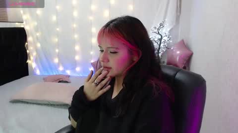 Snapshot of mixie_cute chatting on 18, 12, 2024 mixie_cute online show from 18, 12, 2024