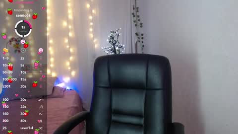 Snapshot of mixie_cute chatting on 12, 1, 2025 mixie_cute online show from 12, 1, 2025