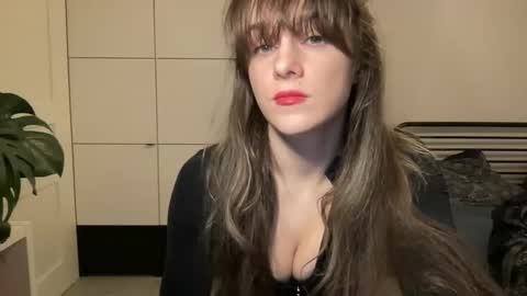 mmminnie online show from 24, 2, 2025