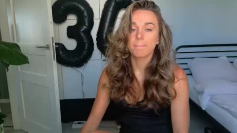 mmminnie online show from 9, 9, 2025