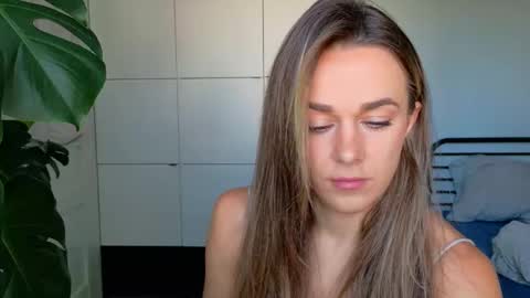 mmminnie online show from 21, 10, 2025