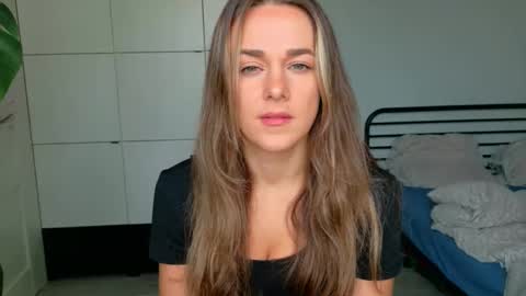 mmminnie online show from 22, 10, 2025