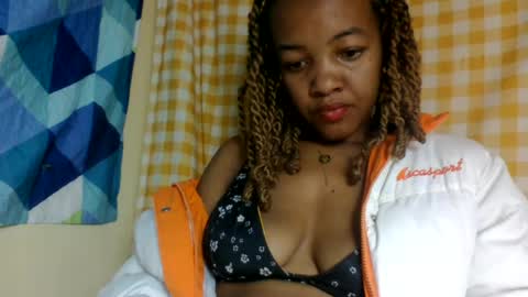 Snapshot of mmyriame chatting on 7, 7, 2026 mmyriame online show from 7, 7, 2026