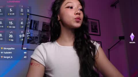 Snapshot of moana_blu chatting on 3, 2, 2025 moana online show from 3, 2, 2025