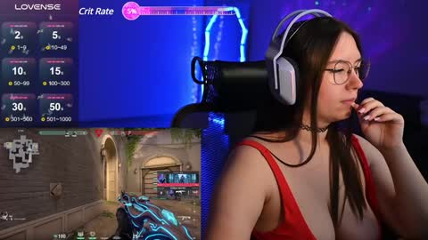 Snapshot of moaning___lisa chatting on 18, 12, 2024 to support follow the fanclub online show from 18, 12, 2024