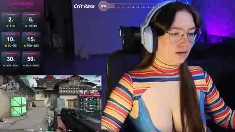 Snapshot of moaning___lisa chatting on 27, 9, 2025 to support follow the fanclub online show from 27, 9, 2025