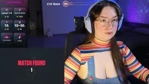 Snapshot of moaning___lisa chatting on 23, 10, 2025 to support follow the fanclub online show from 23, 10, 2025