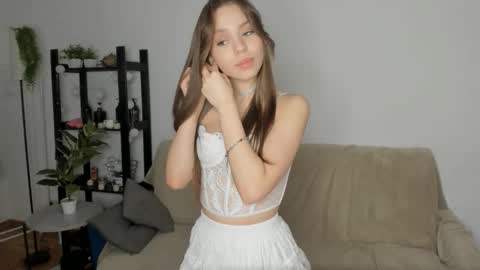 Snapshot of moanshade chatting on 19, 10, 2025 CandyStacy online show from 19, 10, 2025