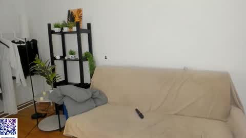 Snapshot of moanshade chatting on 4, 12, 2025 CandyStacy online show from 4, 12, 2025