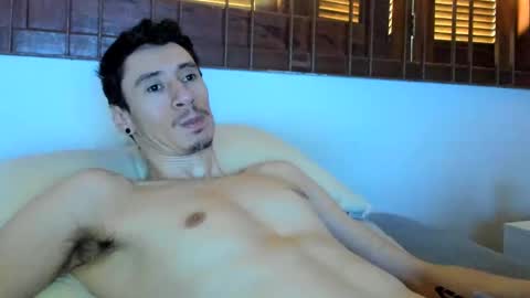 Snapshot of moderdelier chatting on 11, 12, 2024 DigBreed online show from 11, 12, 2024