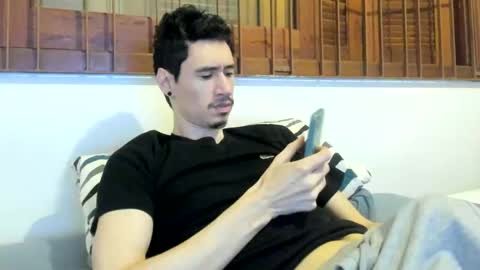 Snapshot of moderdelier chatting on 5, 1, 2025 DigBreed online show from 5, 1, 2025