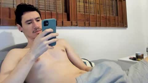 Snapshot of moderdelier chatting on 5, 1, 2025 DigBreed online show from 5, 1, 2025