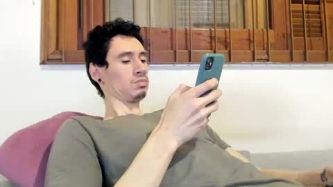 Snapshot of moderdelier chatting on 31, 1, 2025 DigBreed online show from 31, 1, 2025