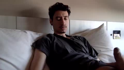 Snapshot of moderdelier chatting on 5, 3, 2025 DigBreed online show from 5, 3, 2025