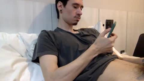 Snapshot of moderdelier chatting on 7, 3, 2025 DigBreed online show from 7, 3, 2025