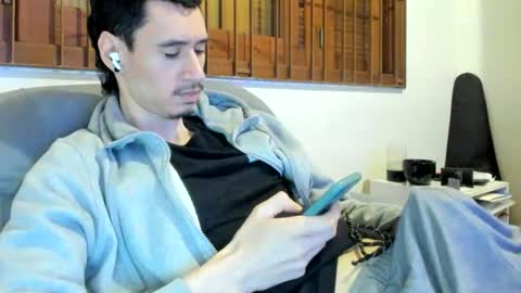 Snapshot of moderdelier chatting on 15, 9, 2025 DigBreed online show from 15, 9, 2025