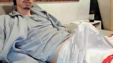 Snapshot of moderdelier chatting on 8, 10, 2025 DigBreed online show from 8, 10, 2025