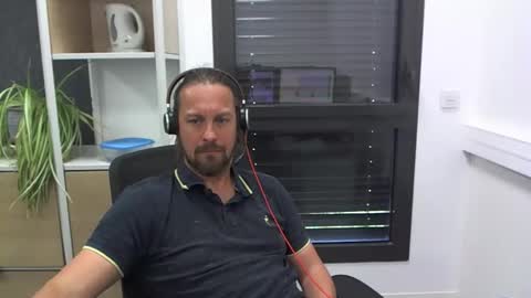 Snapshot of moi9876543210 chatting on 21, 5, 2026 Julien online show from 21, 5, 2026