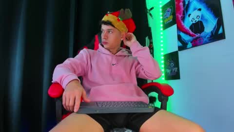 Snapshot of moises_23cm chatting on 16, 12, 2024 moises_23cm online show from 16, 12, 2024