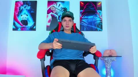 Snapshot of moises_23cm chatting on 28, 9, 2025 moises_23cm online show from 28, 9, 2025