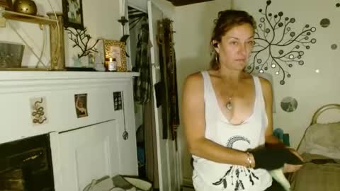 MoistKnickerChick online show from 22, 9, 2025