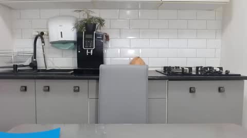 Snapshot of mojjo_erika chatting on 2, 2, 2025 erika online show from 2, 2, 2025