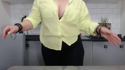 Snapshot of mojjo_erika chatting on 6, 2, 2025 erika online show from 6, 2, 2025