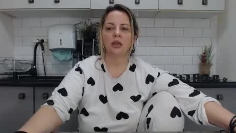 Snapshot of mojjo_erika chatting on 9, 2, 2025 erika online show from 9, 2, 2025