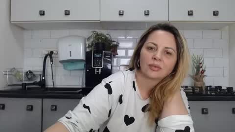 Snapshot of mojjo_erika chatting on 17, 2, 2025 erika online show from 17, 2, 2025