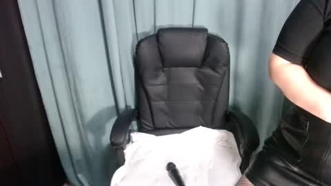 Snapshot of mojjo_erika chatting on 3, 3, 2025 erika online show from 3, 3, 2025