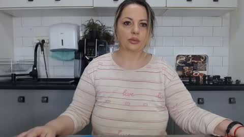 Snapshot of mojjo_erika chatting on 9, 3, 2025 erika online show from 9, 3, 2025