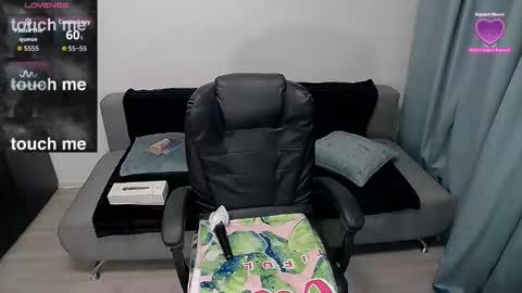 Snapshot of mojjo_erika chatting on 16, 11, 2025 erika online show from 16, 11, 2025