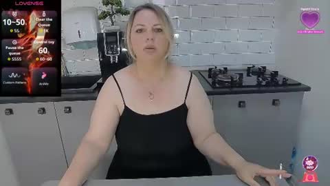 Snapshot of mojjo_erika chatting on 25, 6, 2026 erika online show from 25, 6, 2026