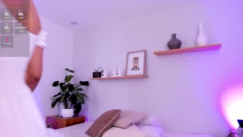 M o L l i E  online show from 21, 2, 2025