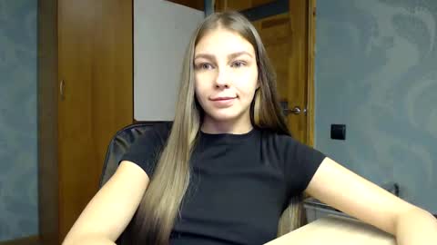 Snapshot of molli_and_tom chatting on 5, 12, 2024 Bitcoin 1P8NuZxsaNsQTx7wJJJ7Ao1mic4nvJPVLC online show from 5, 12, 2024