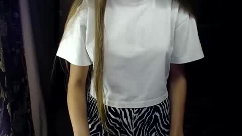 Snapshot of molli_and_tom chatting on 21, 9, 2025 Bitcoin 1P8NuZxsaNsQTx7wJJJ7Ao1mic4nvJPVLC online show from 21, 9, 2025