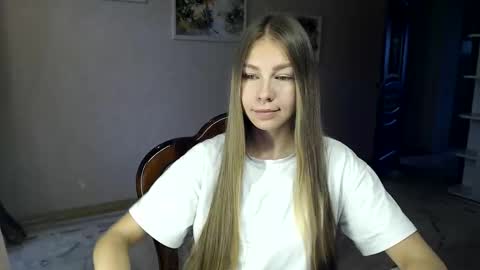 Snapshot of molli_and_tom chatting on 5, 10, 2025 Bitcoin 1P8NuZxsaNsQTx7wJJJ7Ao1mic4nvJPVLC online show from 5, 10, 2025