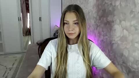 Snapshot of molli_and_tom chatting on 18, 10, 2025 Bitcoin 1P8NuZxsaNsQTx7wJJJ7Ao1mic4nvJPVLC online show from 18, 10, 2025