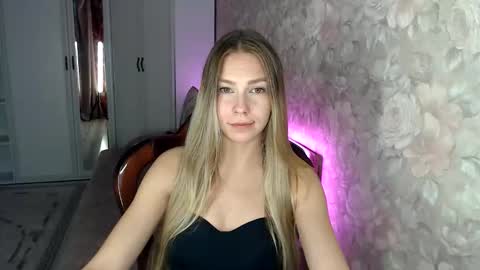 Snapshot of molli_and_tom chatting on 22, 10, 2025 Bitcoin 1P8NuZxsaNsQTx7wJJJ7Ao1mic4nvJPVLC online show from 22, 10, 2025